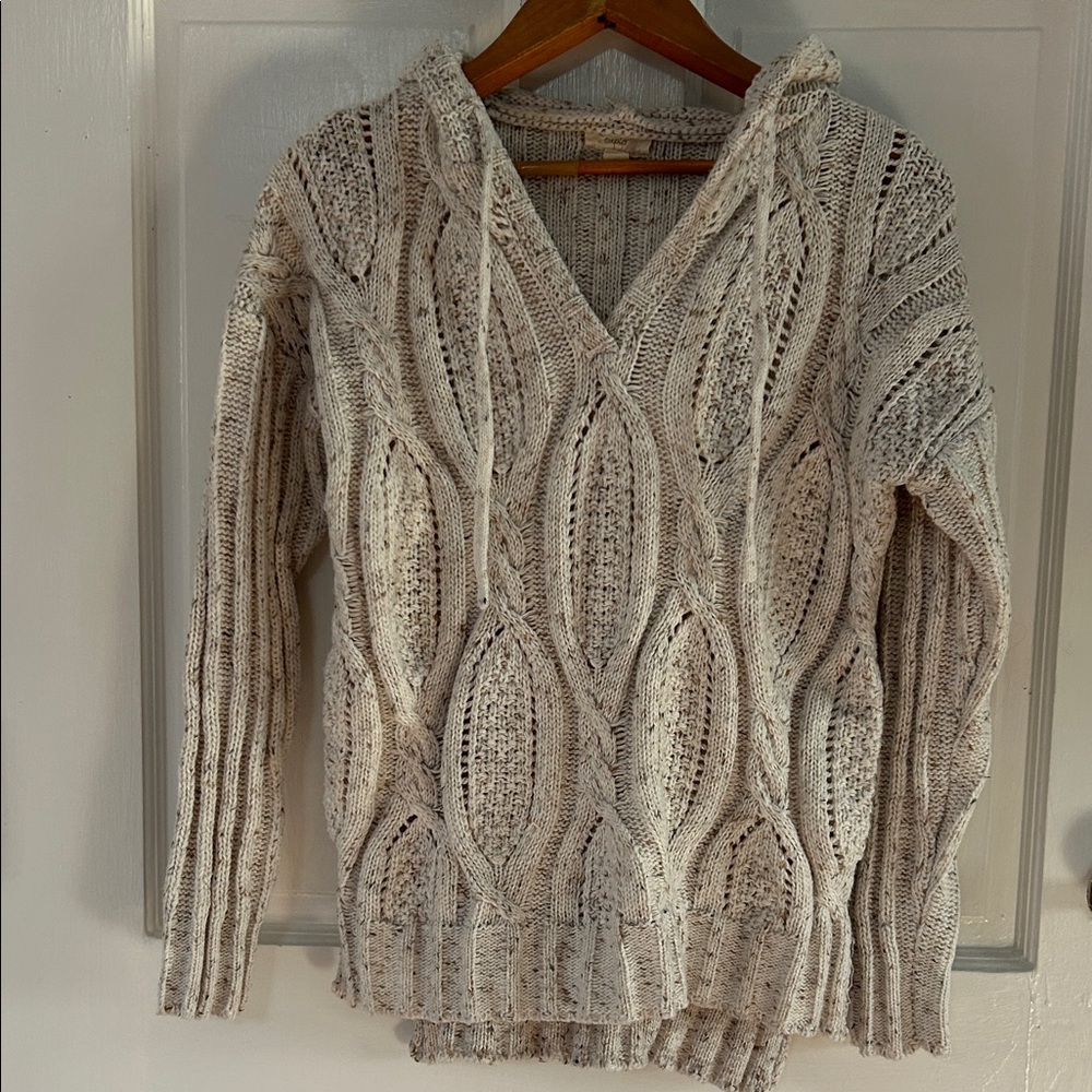 Cupio hooded  V-Neck Cable Knit Sweater